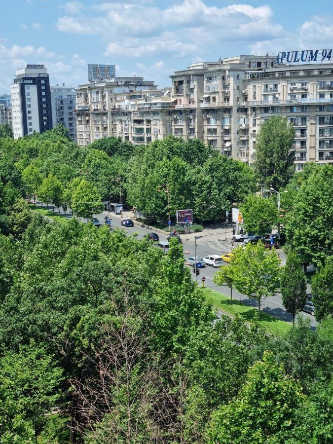 Melia * Bucureşti